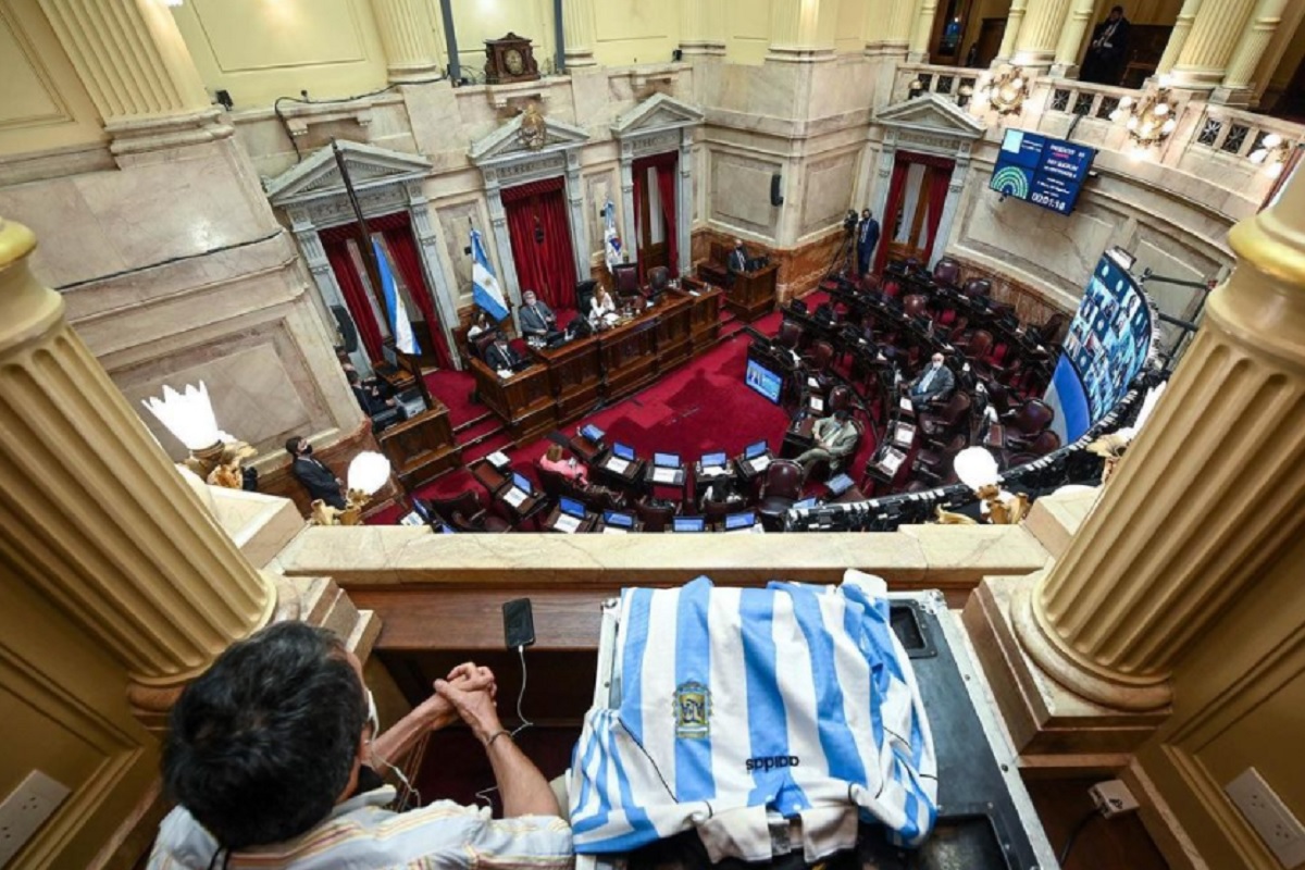 sesion senado homenaje diego maradona