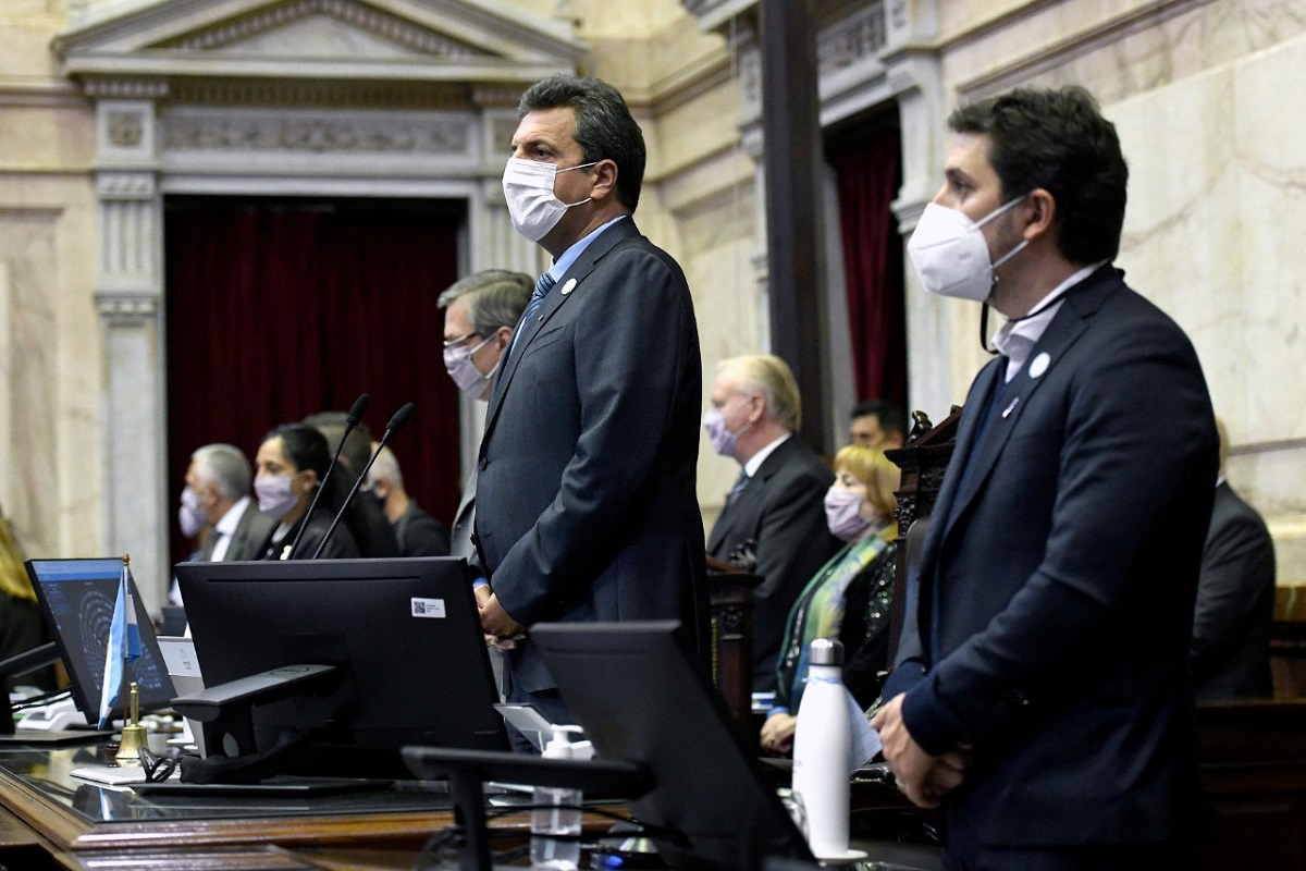 sesion diputados 19 mayo 2021 massa estrado