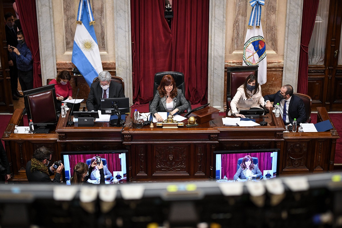 recinto senado sesion 24 junio 2020 cristina kirchner presidiendo