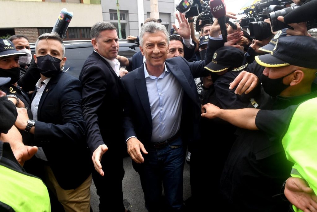 Diputados K cargaron contra Macri por revolear el micrófono de C5N