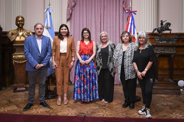 Legisladores nacionales recibieron a la embajadora de Costa Rica